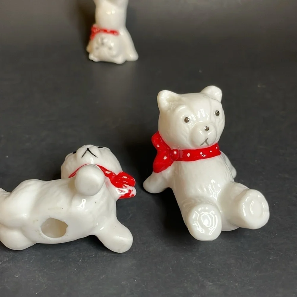 Set‎ of (4) Porcelain/china Posing Polar Bears with Red Bows